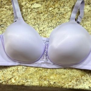 Womens Bali bra nwot 42c